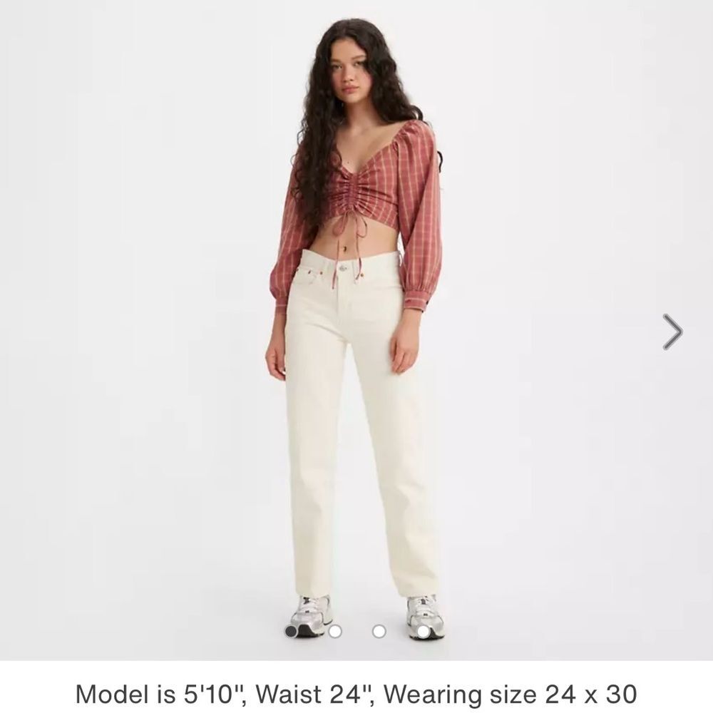 Levi’s Women’s Low Pro Straight jeans in White Stonewash, size 28.